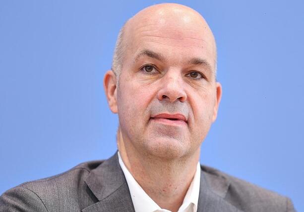 Bild vergrößern: Fratzscher begrüßt Merz-Vorstoß für allgemeines Pflichtjahr