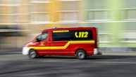 Auto prallt mit 