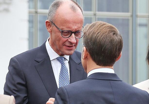 Bild vergrößern: Bundesregierung zweifelt nicht an Stabilität in Frankreich