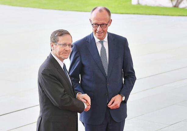 Bild vergrößern: Merz telefoniert mit Israels Präsident über Waffenruhe in Gaza