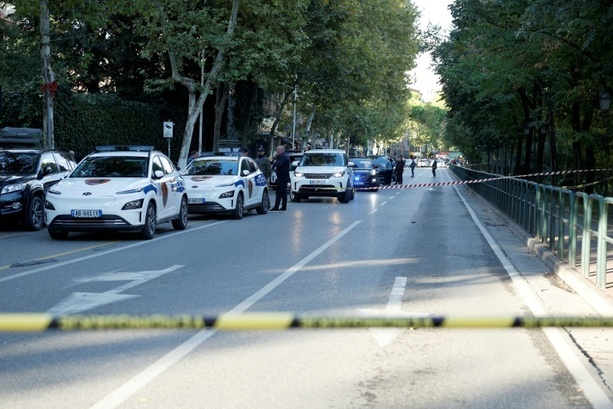 Bild vergrößern: Mann erschießt Richter während Gerichtsverhandlung in Albanien