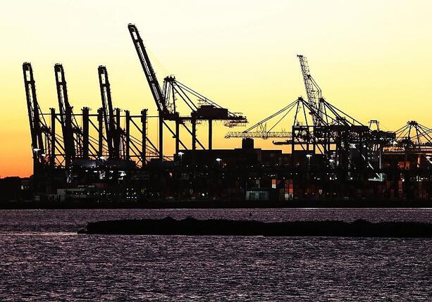 Bild vergrößern: Industrie-Auftragseingang im August leicht rückläufig