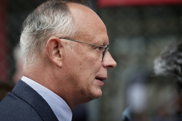 Bild vergrößern: Frankreichs Ex-Premier Philippe fordert vorgezogene Präsidentschaftswahl