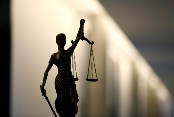 Bild vergrößern: Versklavt: Lange Haft wegen Vergewaltigung und Missbrauchs von Stieftöchtern