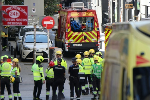 Bild vergrößern: Vier Vermisste nach Haus-Einsturz in Madrid