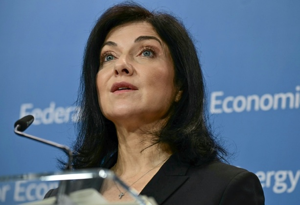 Bild vergrößern: Wirtschaftsministerin Reiche stellt Herbstprognose vor