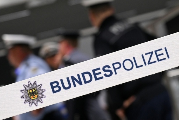Bild vergrößern: Drohnen, Handys, Fluggastdaten: Kabinett will Bundespolizei mehr Befugnisse geben