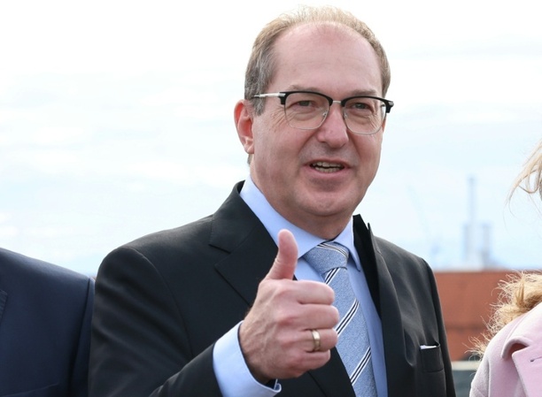 Bild vergrößern: Dobrindt: Abfangen und Abschuss von Drohnen durch Bundespolizei künftig möglich