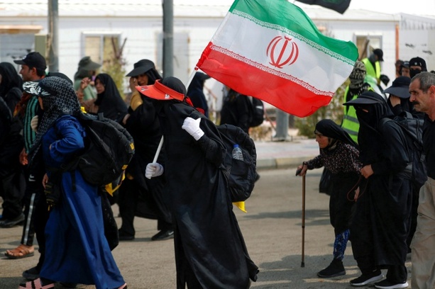 Bild vergrößern: Im Iran inhaftierter deutsch-französischer 19-Jähriger ist frei