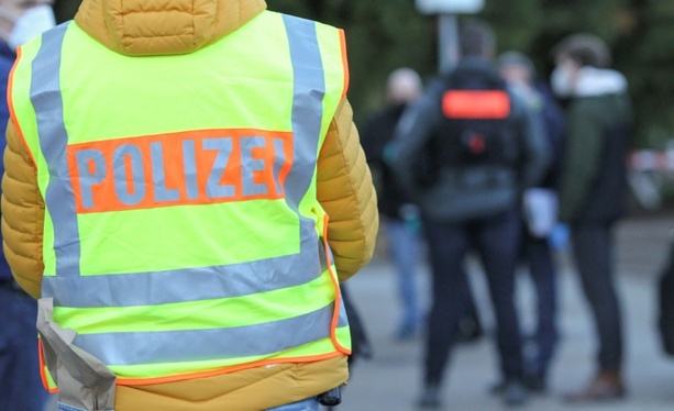 Bild vergrößern: Schülerin bei Messerangriff an Schule in Paderborn lebensgefährlich verletzt
