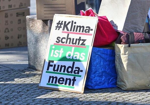 Bild vergrößern: Fridays For Future warnen vor möglichem Ende des Verbrenner-Aus