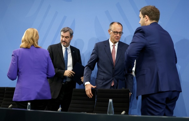 Bild vergrößern: Noch keine Einigung zu sogenanntem Verbrenner-Verbot - Klingbeil deutet Kompromisse an Bild vergrößern: Noch keine Einigung zu sogenanntem Verbrenner-Verbot - Klingbeil deutet Kompromisse an