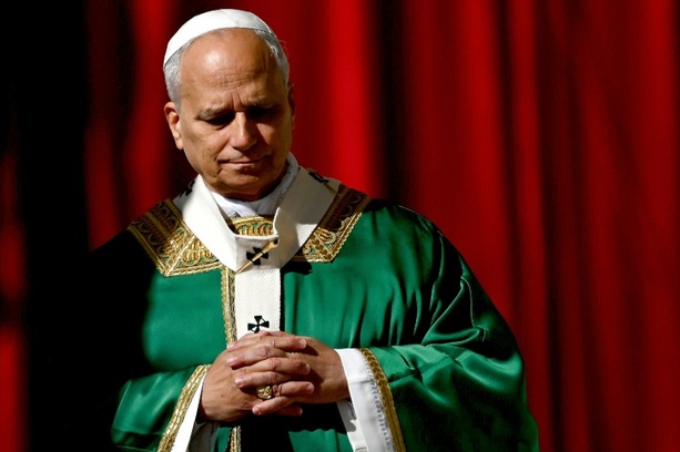 Bild vergrößern: Papst Leo XIV. mahnt in seinem ersten Lehrschreiben Einsatz für arme Menschen an Bild vergrößern: Papst Leo XIV. mahnt in seinem ersten Lehrschreiben Einsatz für arme Menschen an