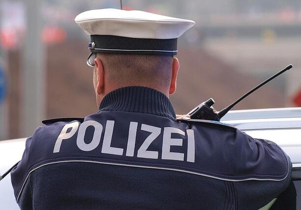 Bild vergrößern: Durchsuchungen bei Frankfurter Polizisten wegen Gewaltvorwürfen Bild vergrößern: Durchsuchungen bei Frankfurter Polizisten wegen Gewaltvorwürfen