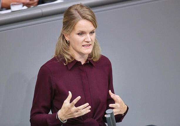 Bild vergrößern: SPD verteidigt Bestimmung sicherer Herkunftsstaaten ohne Bundesrat Bild vergrößern: SPD verteidigt Bestimmung sicherer Herkunftsstaaten ohne Bundesrat