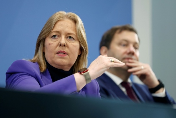 Bild vergrößern: Bas verteidigt geplantes Tariftreuegesetz gegen Kritik aus der Wirtschaft Bild vergrößern: Bas verteidigt geplantes Tariftreuegesetz gegen Kritik aus der Wirtschaft