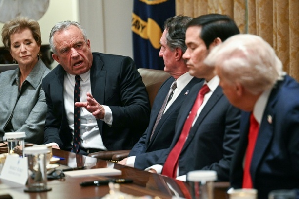 Bild vergrößern: Trump verbreitet erneut unbelegte Theorien über Ursache von Autismus bei Kindern Bild vergrößern: Trump verbreitet erneut unbelegte Theorien über Ursache von Autismus bei Kindern