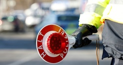 Protestbus aus Verkehr gezogen: Polizei prüft hunderte Posts im Netz