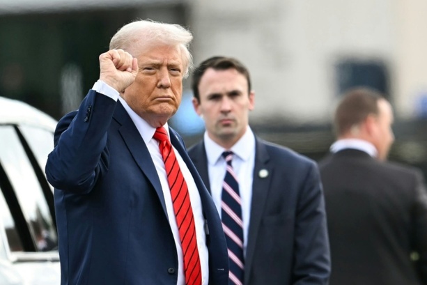 Bild vergrößern: Trump: Zusätzliche Zölle gegen China in Höhe von 100 Prozent ab spätestens 1. November Bild vergrößern: Trump: Zusätzliche Zölle gegen China in Höhe von 100 Prozent ab spätestens 1. November