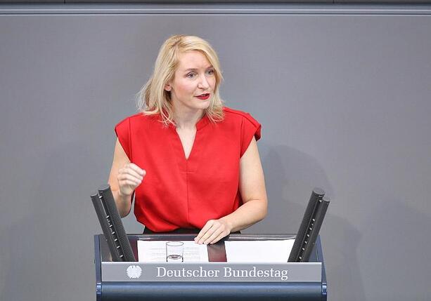 Bild vergrößern: Krankenkassen: Linke will deutlich höhere Beitragsbemessungsgrenze Bild vergrößern: Krankenkassen: Linke will deutlich höhere Beitragsbemessungsgrenze