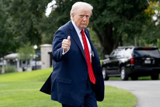 Bild vergrößern: Arzt nach erneuter Untersuchung: Trumps Gesundheit ausgezeichnet Bild vergrößern: Arzt nach erneuter Untersuchung: Trumps Gesundheit ausgezeichnet