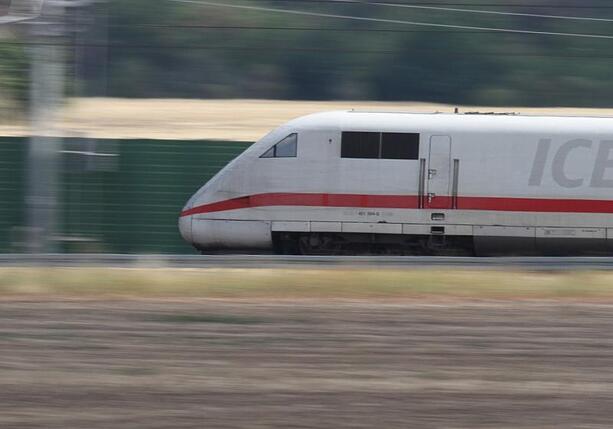 Bild vergrößern: Fluggesellschaften fordern Bahn-Haftung bei Rail & Fly Bild vergrößern: Fluggesellschaften fordern Bahn-Haftung bei Rail & Fly