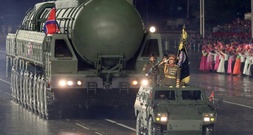 Nordkorea führt bei Militärparade seine neue Interkontinentalrakete vor