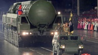 Nordkorea führt bei Militärparade seine neue Interkontinentalrakete vor