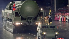 Nordkorea führt bei Militärparade seine neue Interkontinentalrakete vor