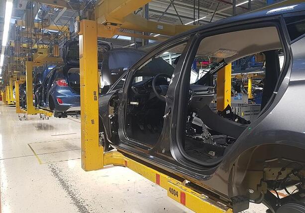 Bild vergrößern: Schleswig-Holsteins Ministerpräsident kritisiert Autobranche