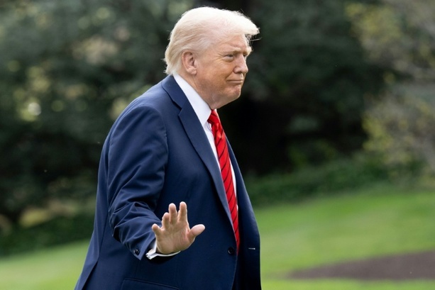 Bild vergrößern: Haushaltssperre in den USA: Trump-Regierung startet Entlassungen im Staatsapparat