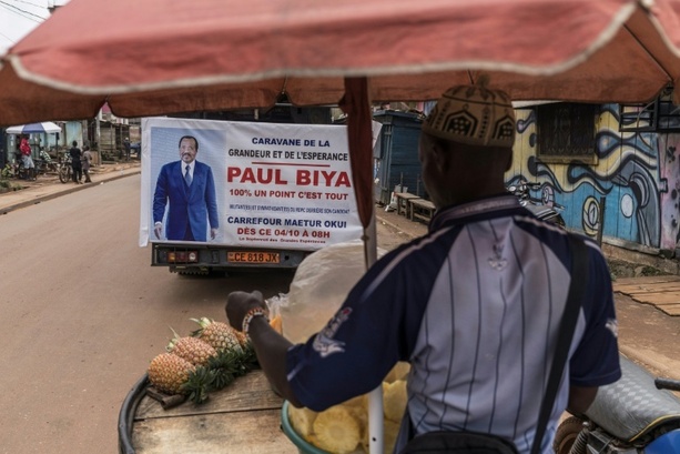Bild vergrößern: Präsidentschaftswahl in Kamerun: 92-jähriger Amtsinhaber Biya Favorit