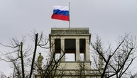 Frau bedroht Objektschützerin vor russischer Botschaft in Berlin mit Messer