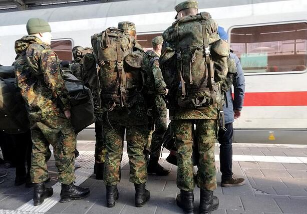 Bild vergrößern: Bericht: Neuer Kompromiss im Wehrdienst-Streit