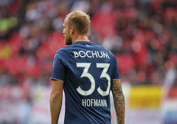 Bild vergrößern: VfL Bochum verlängert Vertrag mit Philipp Hofmann bis 2028 Bild vergrößern: VfL Bochum verlängert Vertrag mit Philipp Hofmann bis 2028