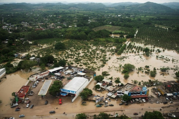 Bild vergrößern: Mehr als 60 Tote durch Regen und Überschwemmungen in Mexiko