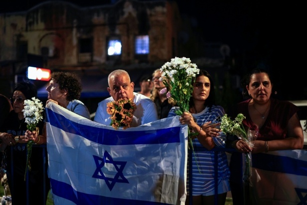 Bild vergrößern: Leichen von vier Hamas-Geiseln zur Identifizierung in Israel eingetroffen Bild vergrößern: Leichen von vier Hamas-Geiseln zur Identifizierung in Israel eingetroffen