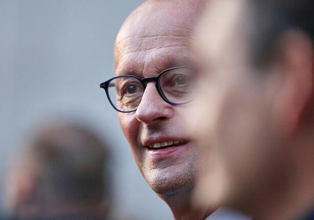 Bild vergrößern: Insa: Union verkürzt Abstand zur AfD leicht Bild vergrößern: Insa: Union verkürzt Abstand zur AfD leicht