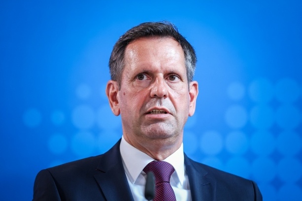 Bild vergrößern: Niedersachsens Ministerpräsident Lies fordert Einigung über Verbrenner-Aus Bild vergrößern: Niedersachsens Ministerpräsident Lies fordert Einigung über Verbrenner-Aus