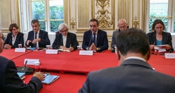 Frankreichs neue Regierung befasst sich mit Haushaltsentwurf