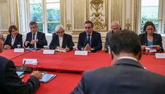 Frankreichs neue Regierung befasst sich mit Haushaltsentwurf