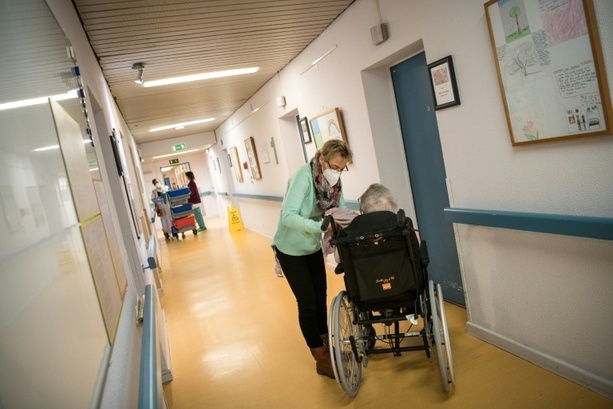 Bild vergrößern: Eigenanteile bei Pflegeleistungen sollen bleiben - Bund und Länder planen Reform Bild vergrößern: Eigenanteile bei Pflegeleistungen sollen bleiben - Bund und Länder planen Reform