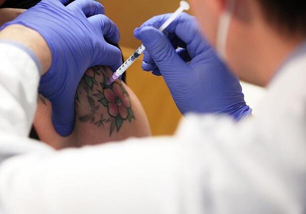 Bild vergrößern: Studie: RSV-Impfung wirkt auch bei immungeschwächten Patienten Bild vergrößern: Studie: RSV-Impfung wirkt auch bei immungeschwächten Patienten