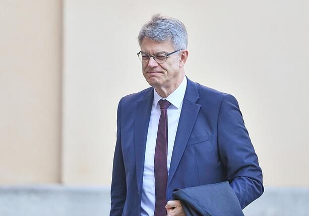 Bild vergrößern: Schnieder geht wieder in die Öffentlichkeit Bild vergrößern: Schnieder geht wieder in die Öffentlichkeit