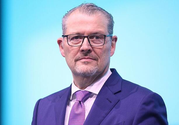 Bild vergrößern: Arbeitgeber fordern Stopp des Rentenpakets im Bundestag Bild vergrößern: Arbeitgeber fordern Stopp des Rentenpakets im Bundestag