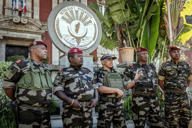 Bild vergrößern: Madagaskar: Elite-Einheit der Armee übernimmt nach eigenen Angaben die Macht Bild vergrößern: Madagaskar: Elite-Einheit der Armee übernimmt nach eigenen Angaben die Macht