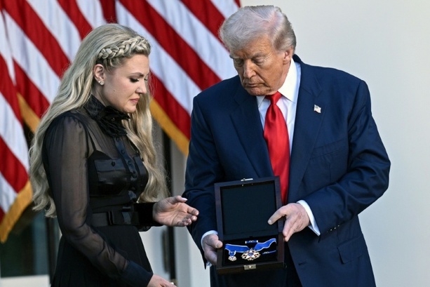 Bild vergrößern: Trump verleiht Märtyrer Kirk posthum höchste zivile Auszeichnung Bild vergrößern: Trump verleiht Märtyrer Kirk posthum höchste zivile Auszeichnung