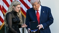 Trump verleiht 