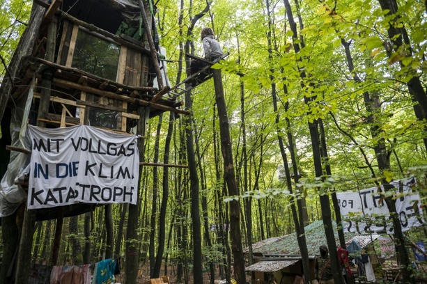 Bild vergrößern: Urteil: Journalisten können für Räumungskosten von Protestcamp belangt werden Bild vergrößern: Urteil: Journalisten können für Räumungskosten von Protestcamp belangt werden