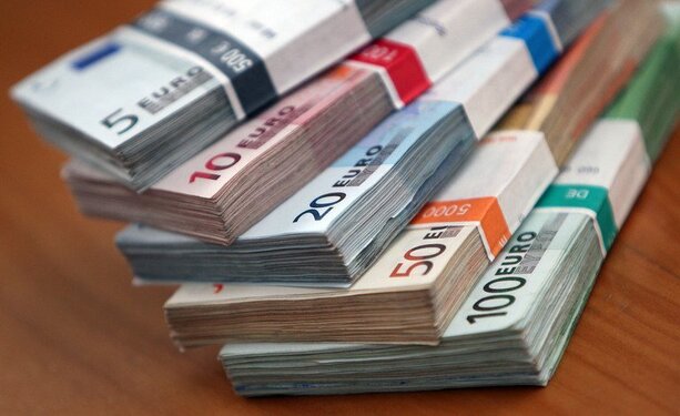 Bild vergrößern: 2000 Euro steuerfreies Gehalt neben der Rente: Kabinett beschließt Aktivrente Bild vergrößern: 2000 Euro steuerfreies Gehalt neben der Rente: Kabinett beschließt Aktivrente